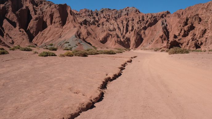 Atacama hraje všemi barvami. Přesvědčit se o tom můžete v Duhovém údolí (Valle del Arcoíris). Atacama hraje všemi barvami. Přesvědčit se o tom můžete v Duhovém údolí (Valle del Arcoíris).