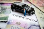 Povinné ručení automobilů zdražilo, od minulého roku připlácíme čtyři procenta navíc.