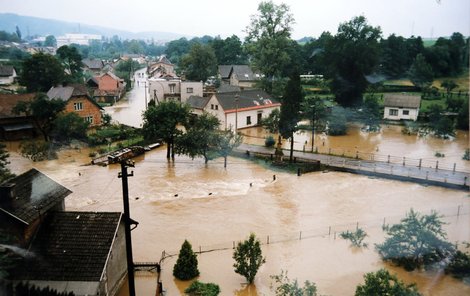 Obec Rybník začíná zaplavovat velká voda. A bude ještě hůře.