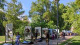 Nová výstava „20 let od povodní“ v parku Kampa: Student Hřib tehdy pomáhal se zábranami