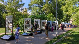 Zahájení výstavy „20 let od povodní“ v parku Kampa: Hřib pomáhal se zábranami