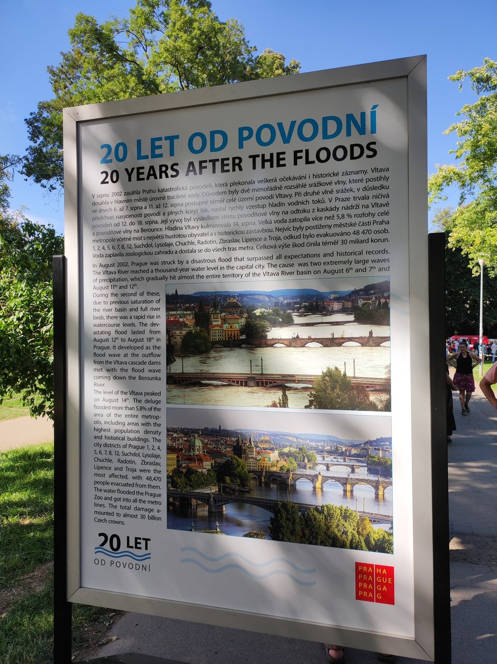 Výstava 20 let od povodní tvoří 20 panelu s fotkami. Připomínají povodně roku 2002. Zaplaveny byly Karlín i Holešovice.