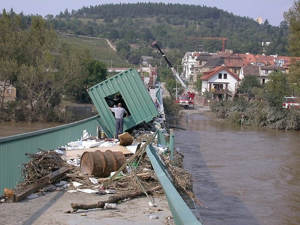 Zaplavená Praha v roce 2002.