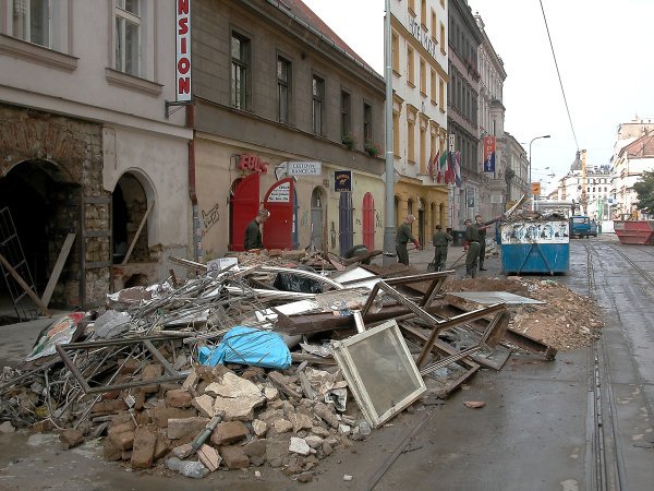 Zaplavená Praha v roce 2002.