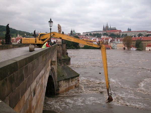 Zaplavená Praha v roce 2002.