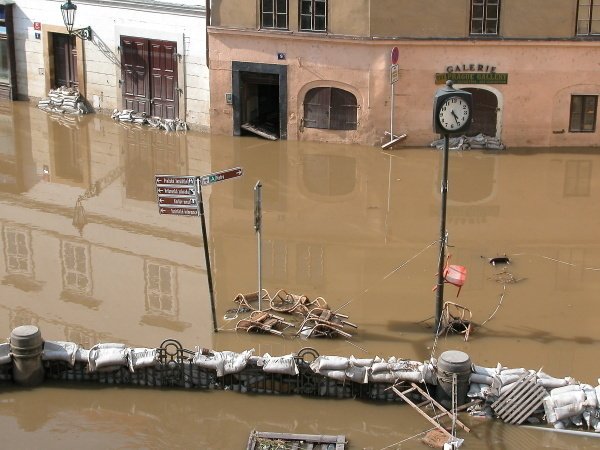 Zaplavená Praha v roce 2002.