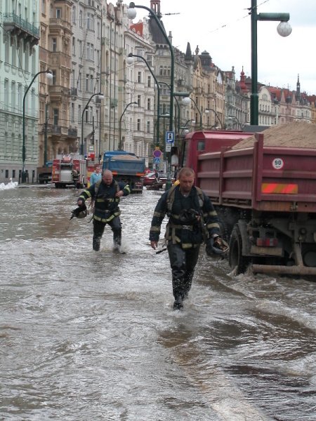 Zaplavená Praha v roce 2002.