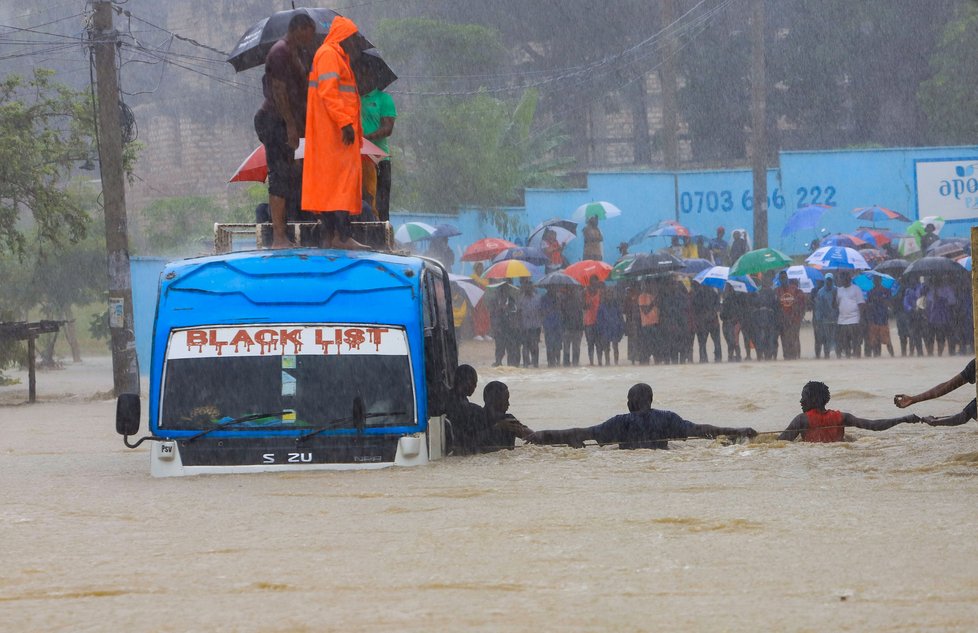 Povodeň v keňské Mombase (listopad 2023)