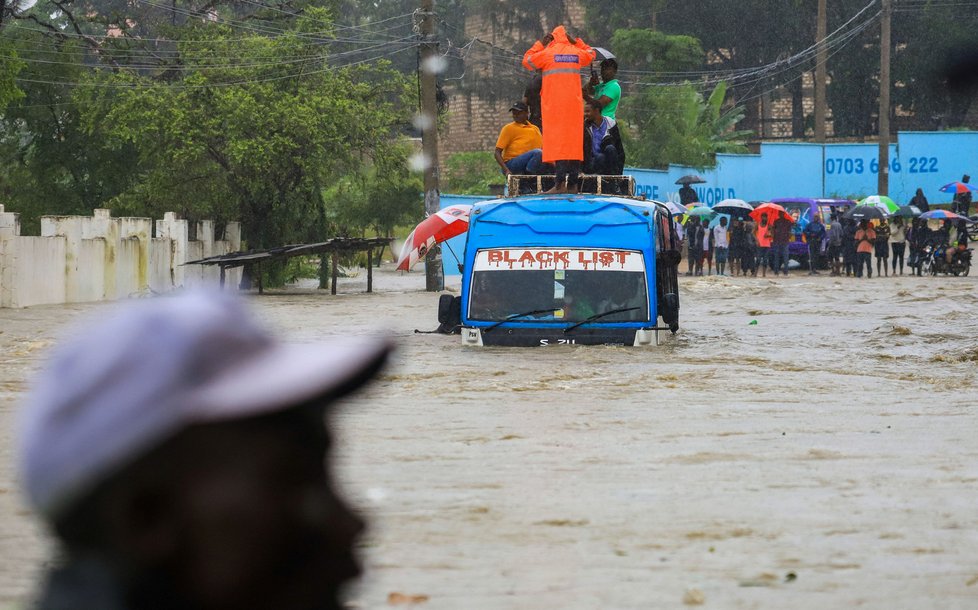 Povodeň v keňské Mombase (listopad 2023)