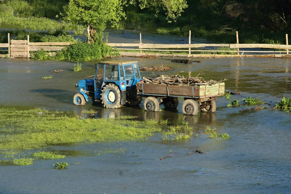 Na Jílkově mlýnu v Chrástu u Rokycan platí třetí stupeň povodňové aktivity.