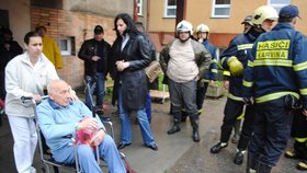 Jana Šindlera (79) evakuovali z bohumínské nemocnice do Orlové.