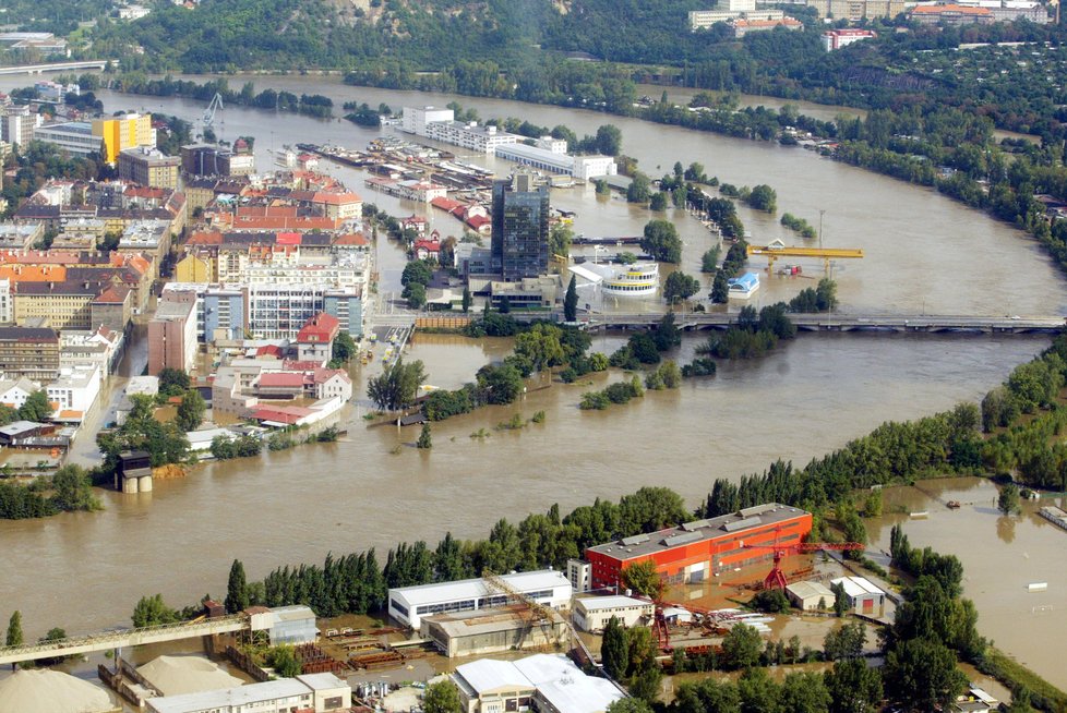 Holešovice během povodně roku 2002.