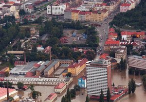 Hotel Olympic během povodně roku 2002.