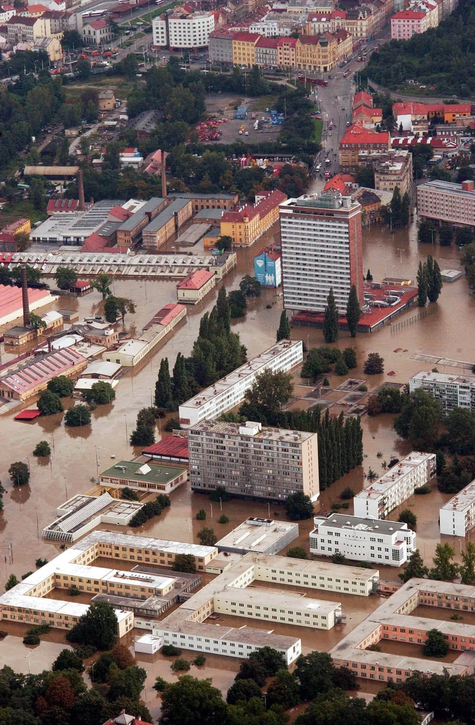 Hotel Olympic během povodně roku 2002.