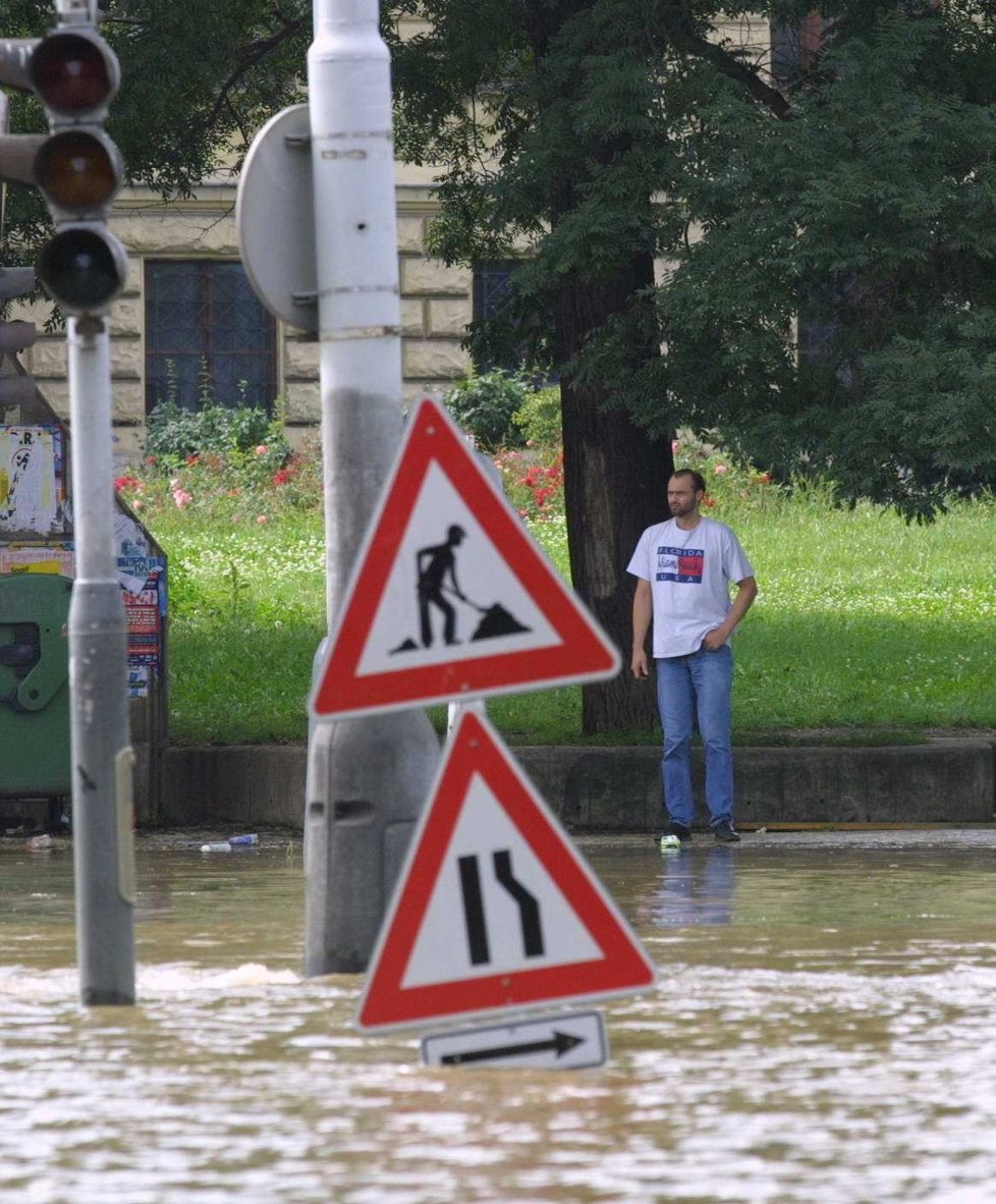 Záplavy roku 2002 v Karlíně