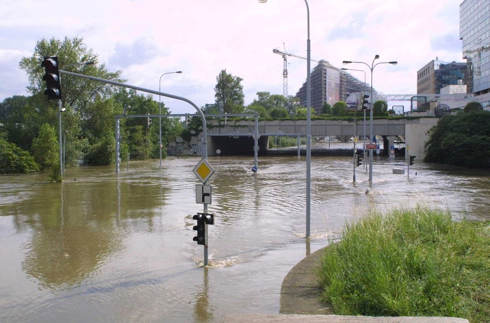 Záplavy roku 2002 v Karlíně