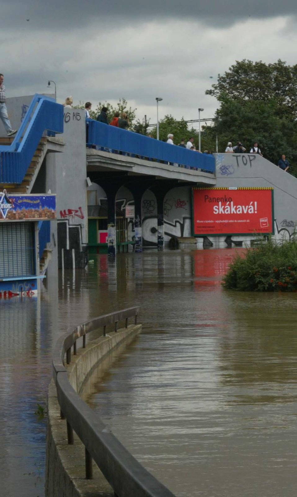 Povodeň roku 2002 na Vltavské v Praze.