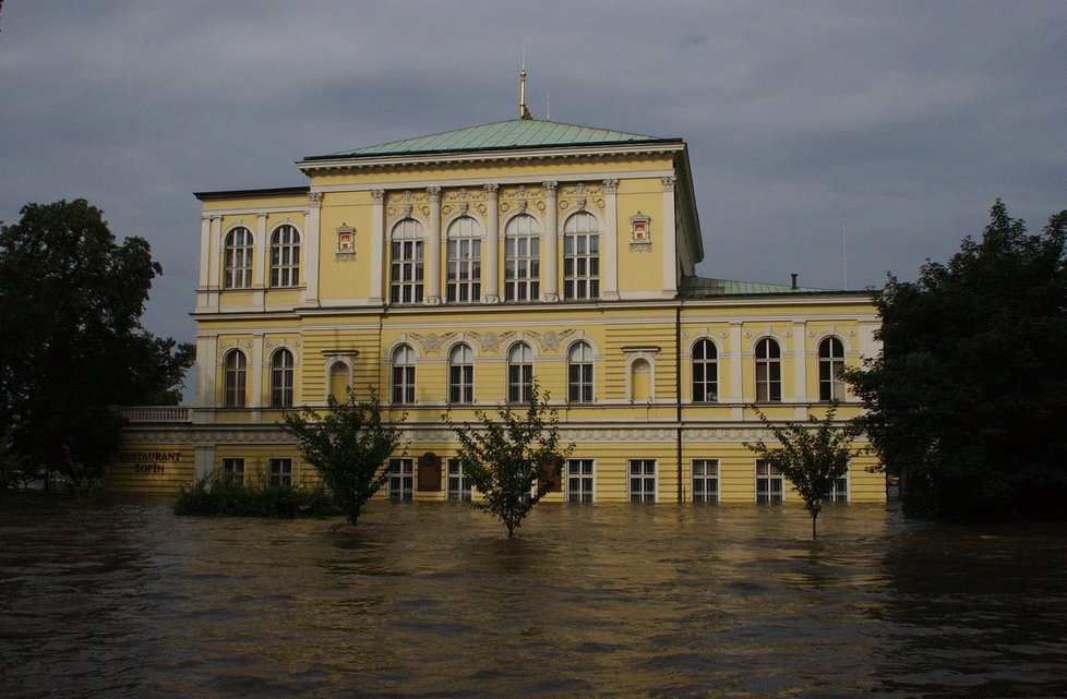 Velká voda roku 2002 na Žofíně.