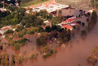 20 let od ničivé povodně: Pražskou zoo teď chrání val, vzniknout by mohla protipovodňová stěna