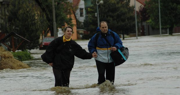 Po vyplaveném domě a zničeném majetku hrozí některým lidem další rána - výpověď z práce!