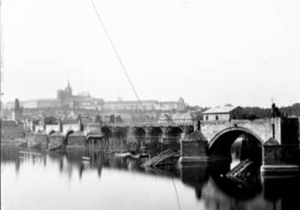 Povodeň v roce 1890 strhla část Karlova mostu. Mnoho lidí také zahynulo