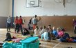 Dětský tábor je nyní v tělocvičně školy v Mlečicích.