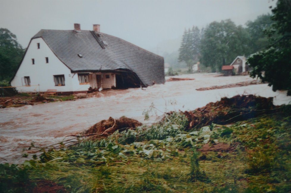 Povodně na severu Moravy v roce 1997. Tady v tomto místě stával dům, který strhla velká voda…