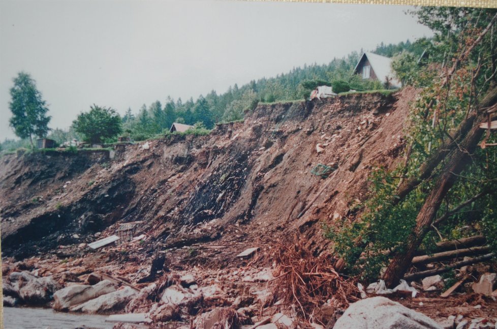 Ničívá síla rozbouřené řeky byla obrovská.