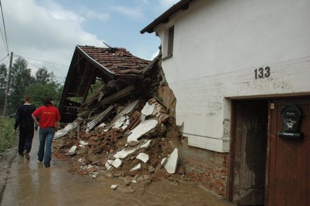 Jeseník nad Odrou: Některé domy voda zcela zbořila.