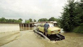 Povodně v Otrokovicích, 1997: Záchrana aut