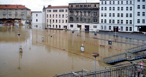 Praha si připomíná povodně v roce 2002.