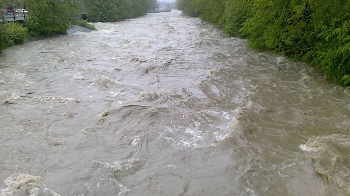 Rozvodněná Bečva Rozvodněná Bečva