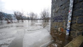 Řeka ohrožuje lidi bydlící kolem