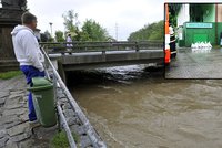 Povodně v Česku: Voda během noci opadla! Hladiny řek by měly klesat i nadále