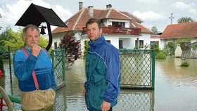 Pátek 13:00 - Karel Tihelka (67) se synem Zbyňkem (31).