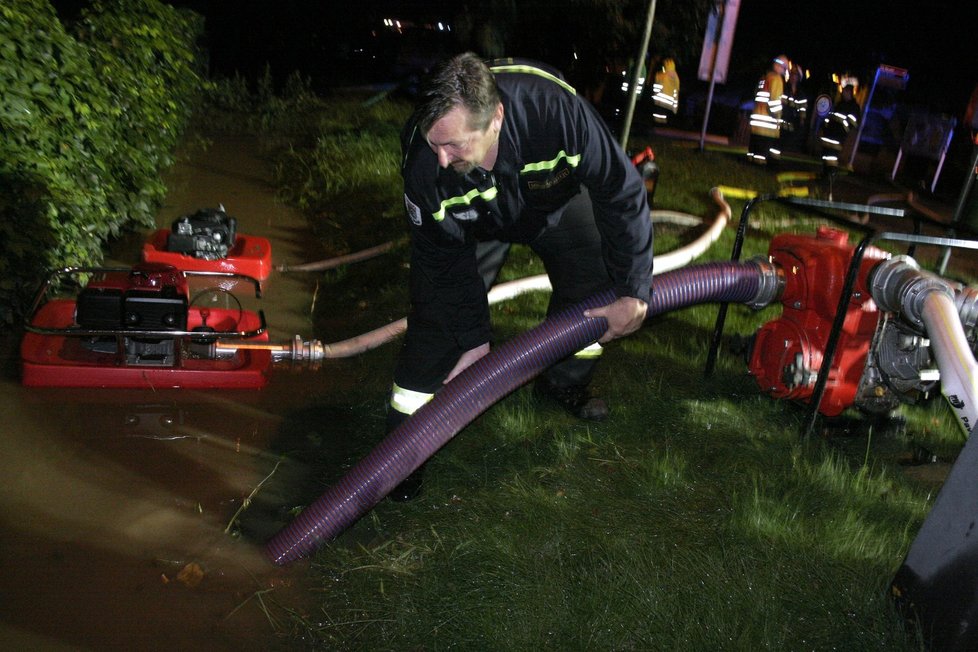 Desítky výjezdů měli v noci na 14. září hasiči na jihu Moravy v důsledku vytrvalých dešťů.