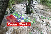 Déšť bičuje Česko, na Vsetínsku hrozí třetí povodňový stupeň. Sledujte radar Blesku