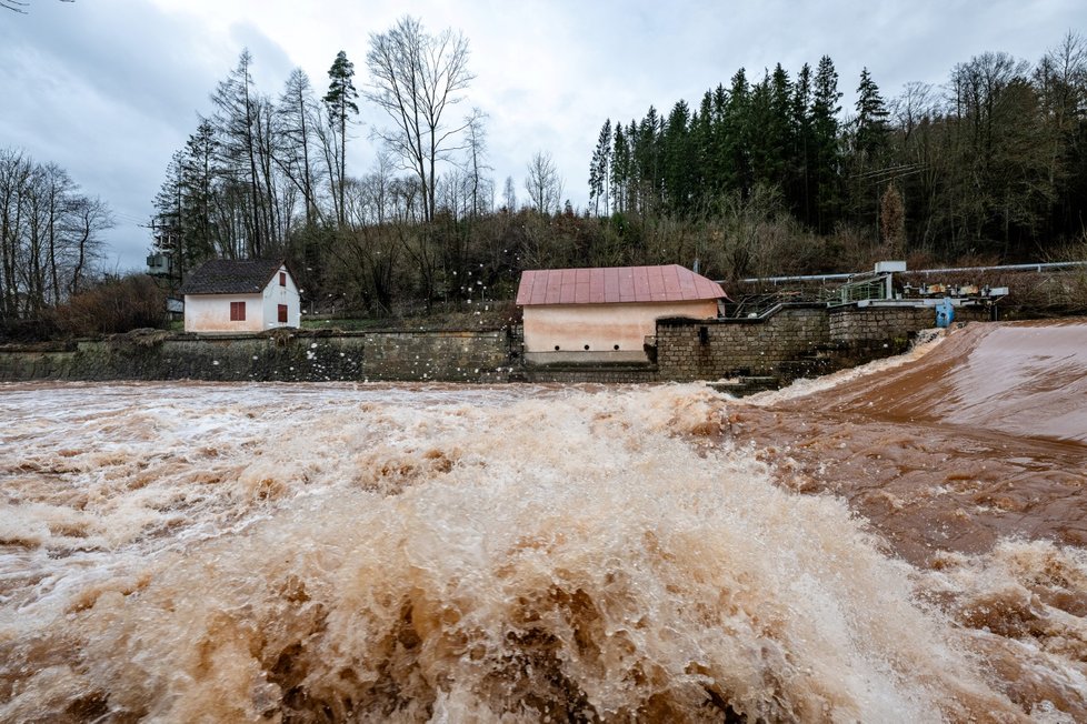 Zvednuté hladiny řek v Královéhradeckém kraji (3. 1. 2024)