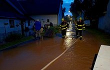 Záplavy na Jindřichohradecku: Vodu ze sklepů vysávala Hydra!