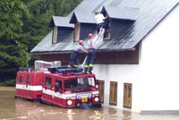 Voda vyhnala desítky lidí z domovů: Nejohroženější je opět sever