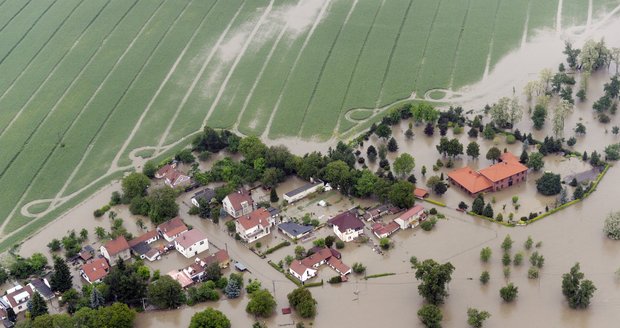 Povodně 2013: Zatopené Miřejovice u Kralup