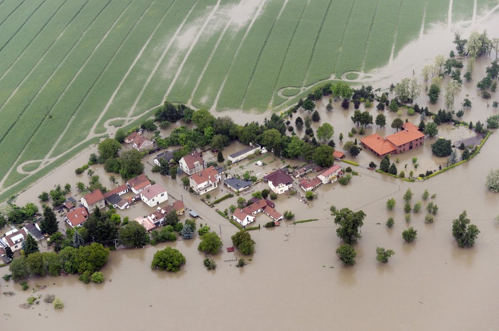 Povodně 2013: Zatopené Miřejovice u Kralup