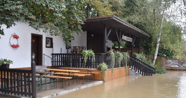 Zaplavené bistro Loděnice u Děhylova.