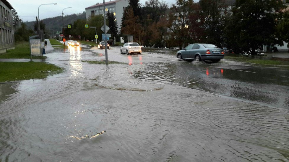 Na Blanensku se vylévá z koryta řeka Svitava.