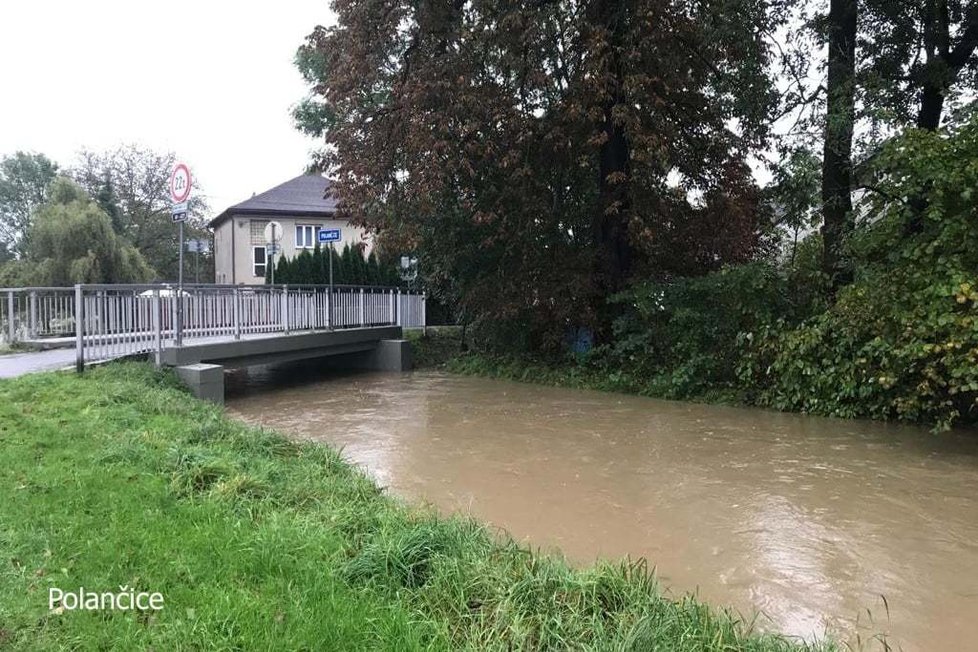 Řeka Polančice stoupá.