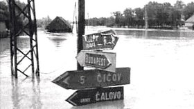 1965 - Tání sněhu v Alpách zvedlo Dunaj. Po protržení hrází se evakuovalo 54 tisíc lidí.