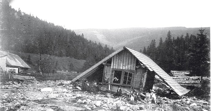 1897 - Za den spadlo v Jizerských horách rekordních 345 litrů na metr čtvereční