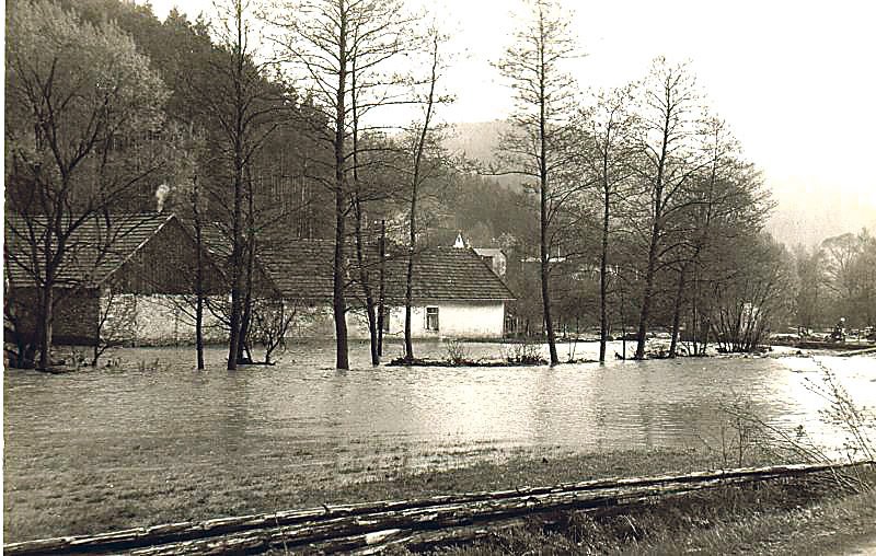1970 - Záplavy na Jižní Moravě, 35 lidí zemřelo.
