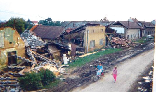 1997 - Řeka Morava smetla ves Troubky. Zemřelo 50 lidí.