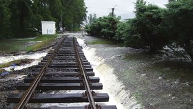Hejnice - Tudy vlak dlouho nepojede. Trať podemlela voda.